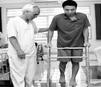 hau qua cua thoai hoa khop