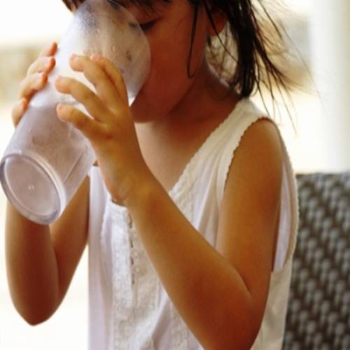 uong nhieu nuoc moi ngay