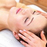 Những tác dụng bất ngờ mà massage mặt mang lại có thể bạn chưa biết