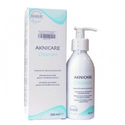 Sữa rửa mặt giảm mụn trứng cá Aknicare Cleanser